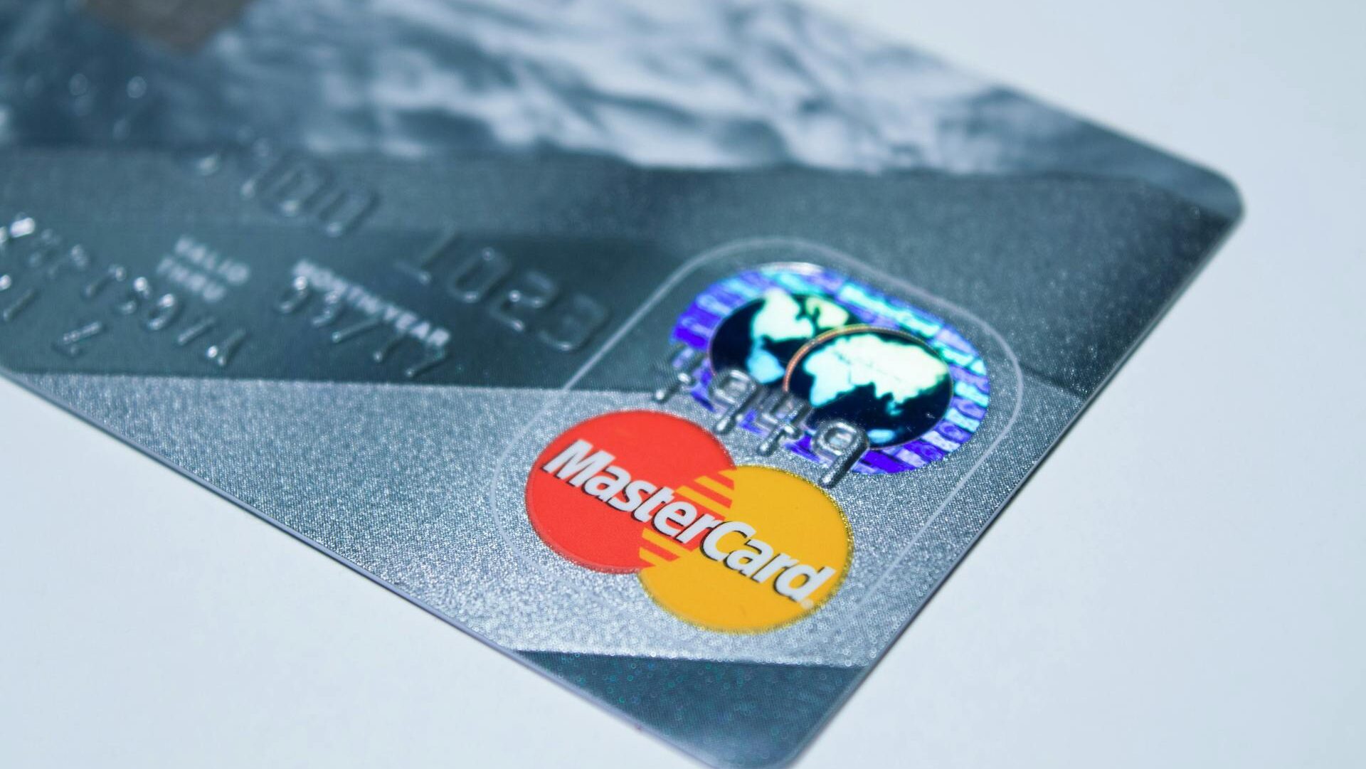 Mastercard koristi paket AI rješenja u suzbijanju internet prevara