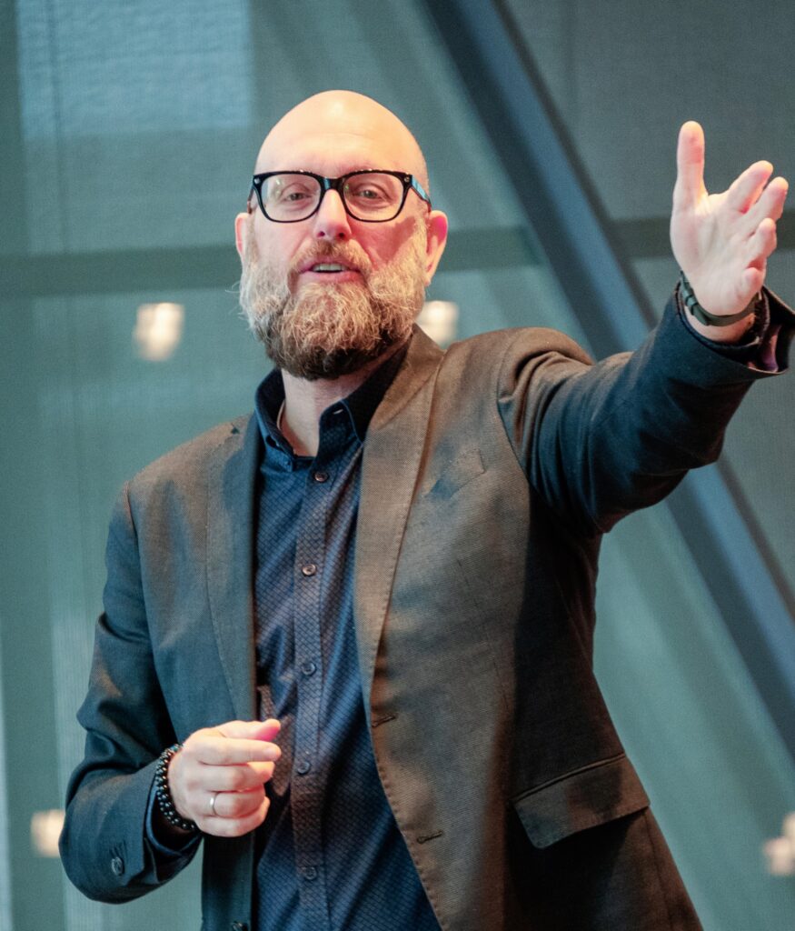 Nikolaos Dimitriadis za Brend magazin: U eri vještačke inteligencije brendovi moraju ponovo postati ljudski 4 Nikolaos 2